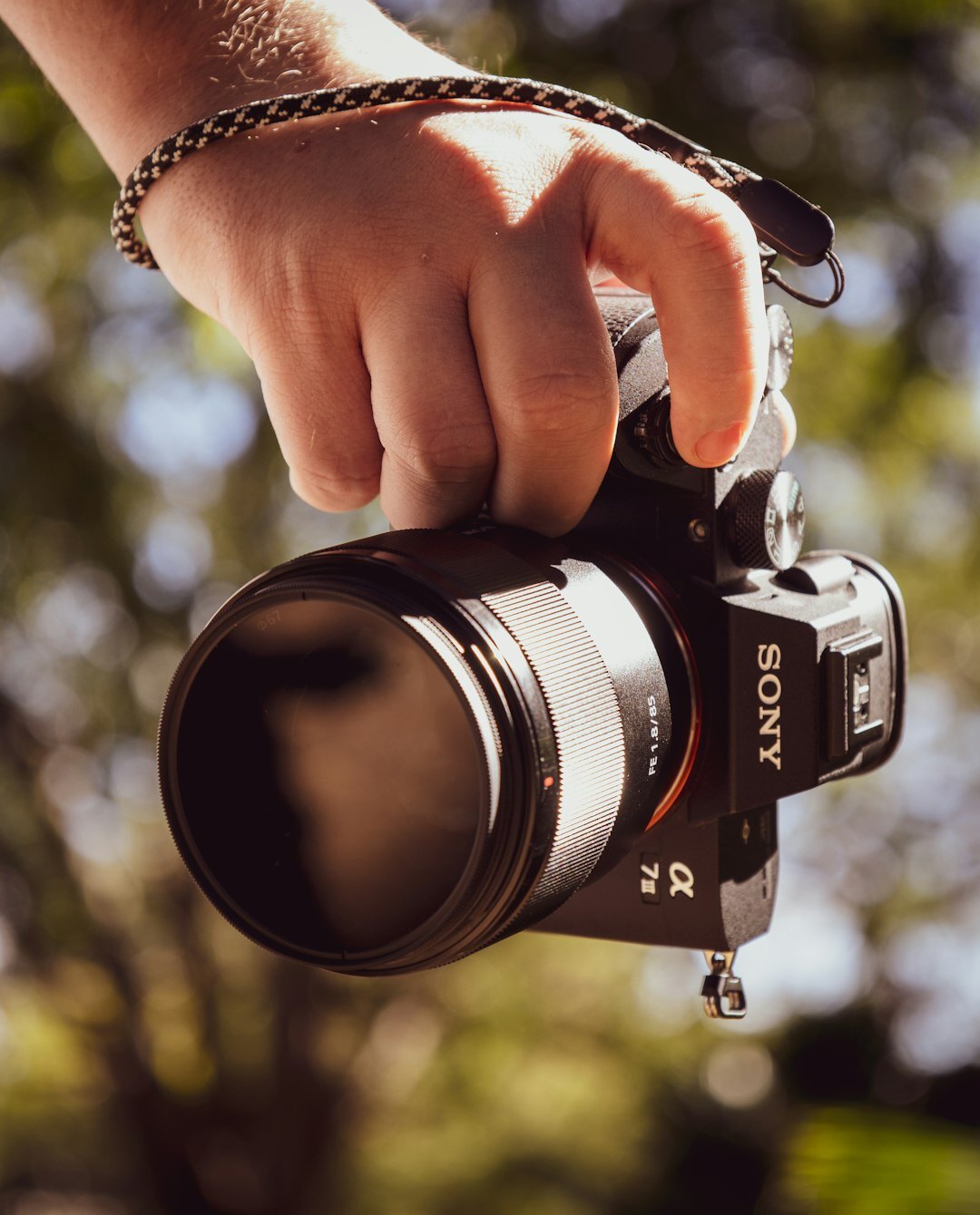 Jornalista português com câmara fotográfica